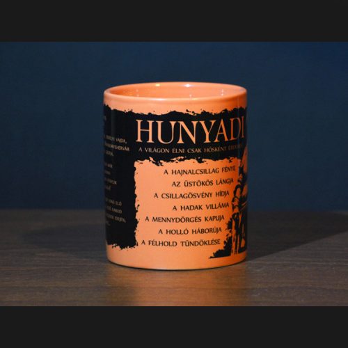 Narancs színű bögre Hunyadi könyvborító mintával